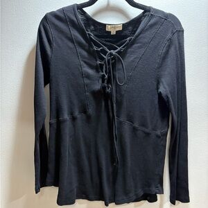 UMGEE Lace-Up Front Top Women Size S Black‎ Long Sleeve Knit Seam Curved Hem